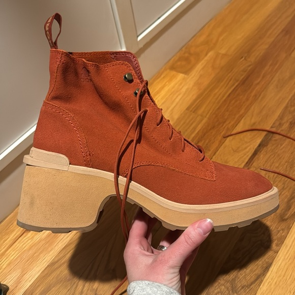 Sorel Hi Line Heel - Picture 2 of 10